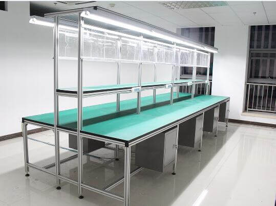 bàn thao tác lắp ráp